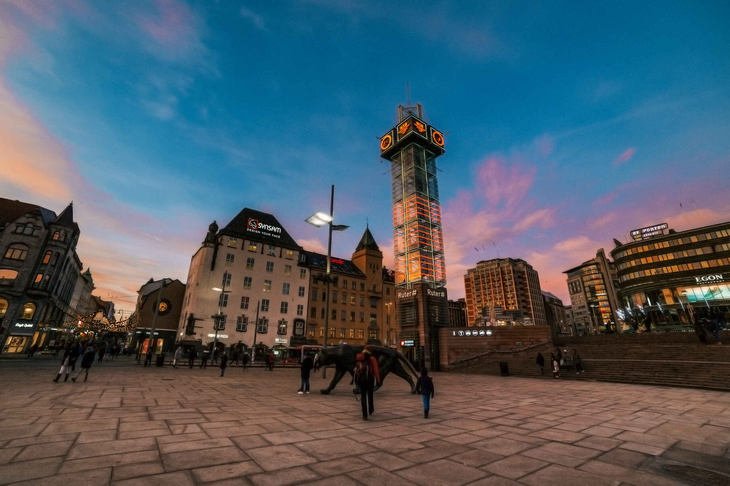 Jernbanetorget